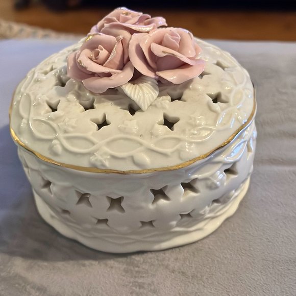 Vintage Ceramic Potpourrie Jewelry Trinket Box Lid Capodimonte Style Roses - Picture 15 of 16